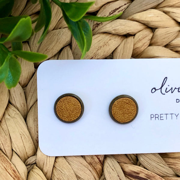 Pretty Little Things Studs - Camel