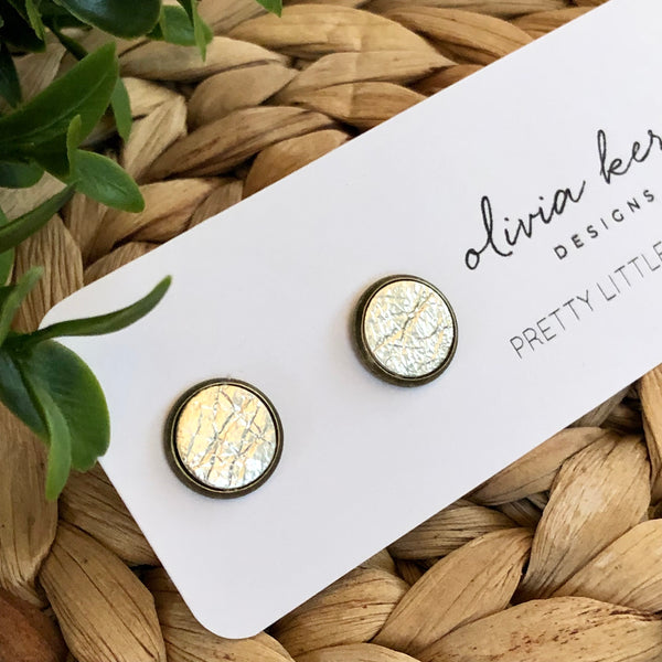 Pretty Little Things Studs - Shiny Champagne